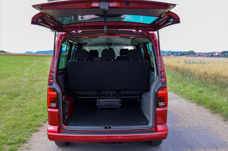 Volkswagen Transporter 2,0 TDI DSG DR 8-Míst Bulli