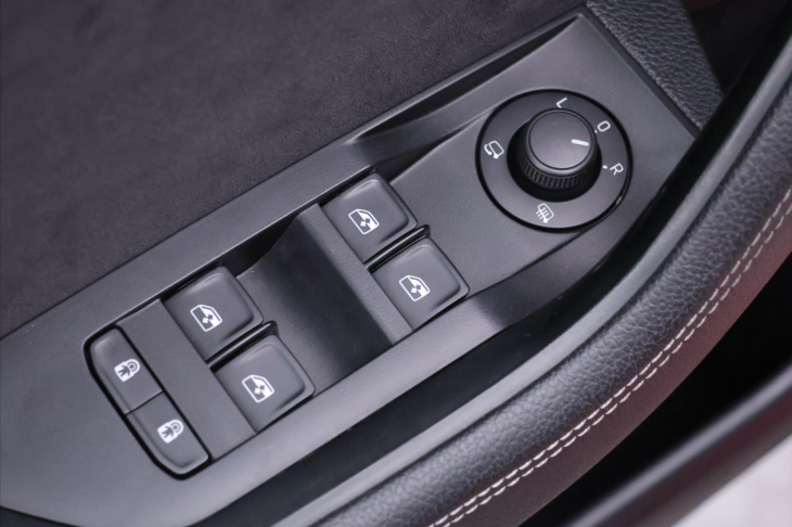 Škoda Superb 2,0 TDI DSG Sportline LED DPH