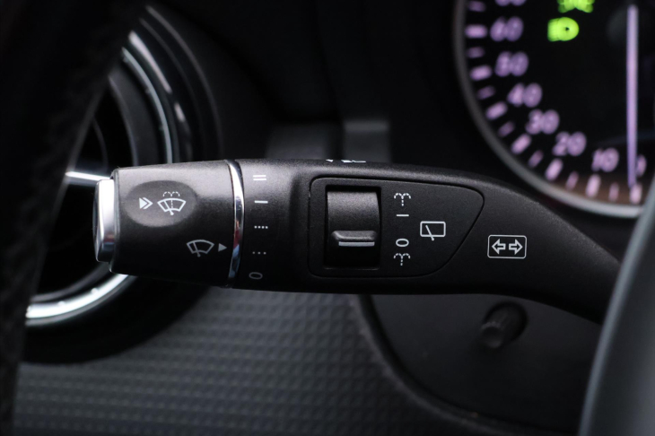 Mercedes-Benz Třídy A 1,6 180 90kW Style Navi Kůže