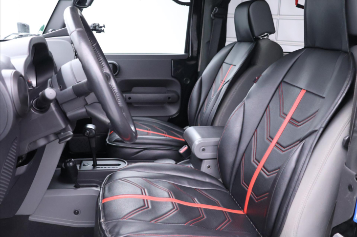 Jeep Wrangler 2,8 CRD 130kW Tažné Klima