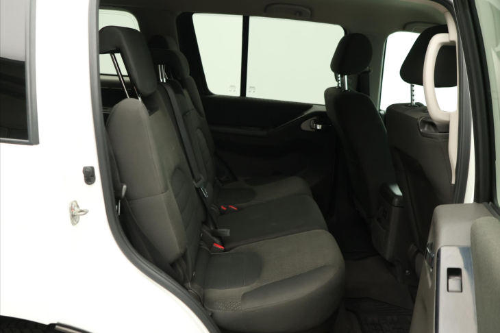 Nissan Pathfinder 2,5 dCi 140kW 4x4 7-Míst Tažné