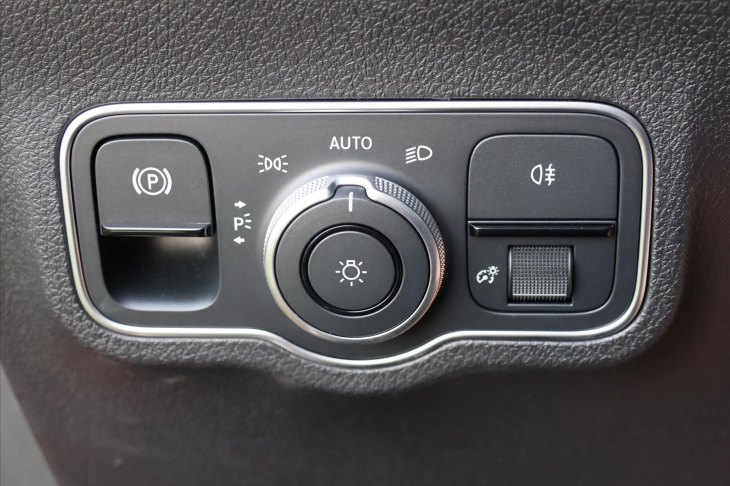 Mercedes-Benz GLB 2,0 220 4Matic AMG Premium