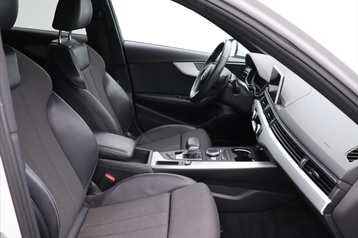 Audi A4 2,0 TDI 110kW Aut. S-line CZ