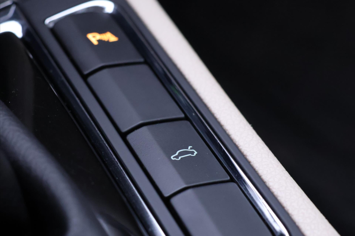 Škoda Superb 2,0 TDI 103kW DSG Elegance