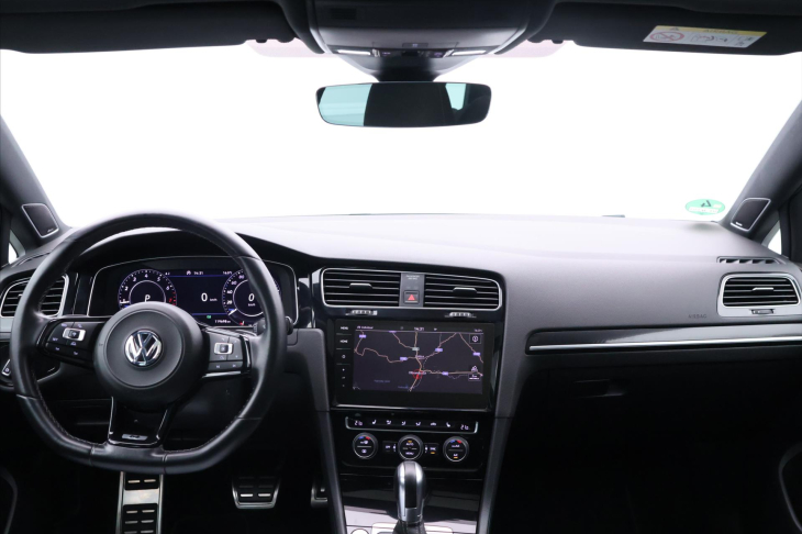 Volkswagen Golf 2,0 TSI R 228kW 4M DSG Virtual