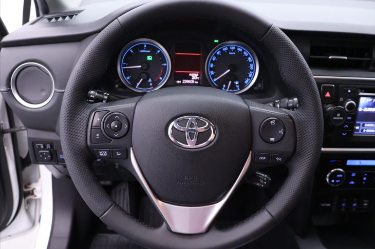 Toyota Auris 2,0 D-4D CZ Sports 1.Maj Tažné