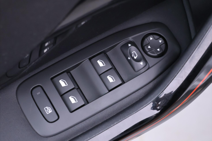 Peugeot 208 1,2 PT 81kW Roland Garros 1Maj