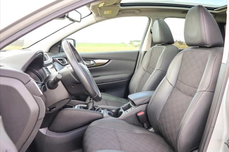 Nissan Qashqai 1,2 DiG-T 85 kW Panorama Tekna