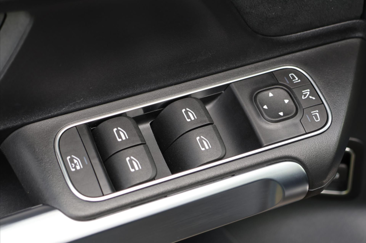 Mercedes-Benz GLB 2,0 200d 4MATIC AMG Premium +