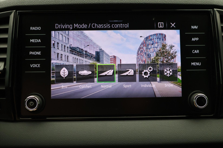 Škoda Karoq 2,0 TDI DSG 4x4 Sportline DPH