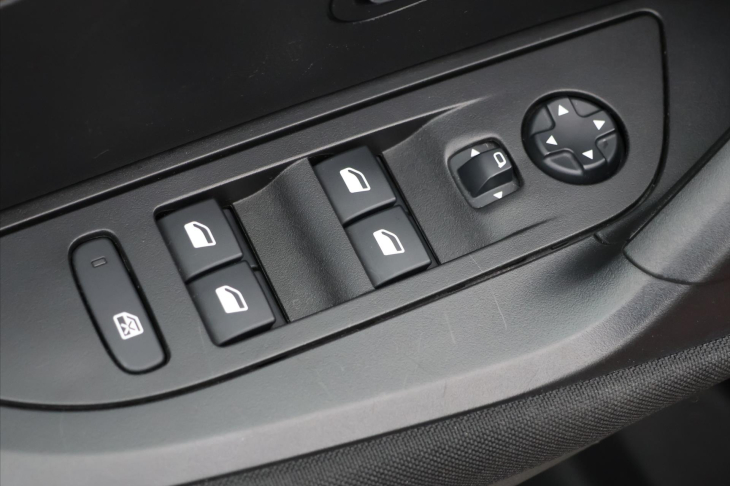 Peugeot 2008 1,2 PT 74kW CZ 1.Maj DPH