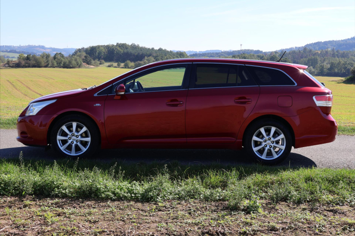 Toyota Avensis 2,2 D-4D 110kW Xenon Kessy