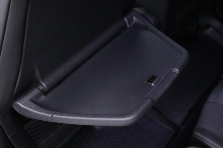 Peugeot 5008 2,0 HDI 110kW GT line LED Navi