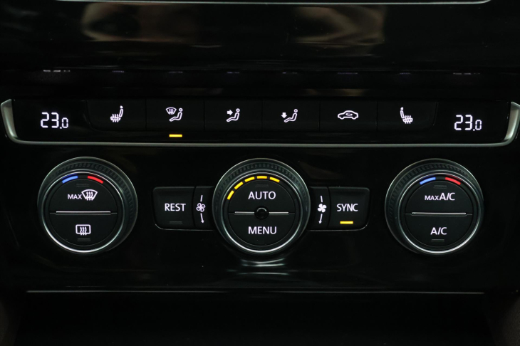 Volkswagen Passat 2,0 TDI 110kW Highline LED CZ