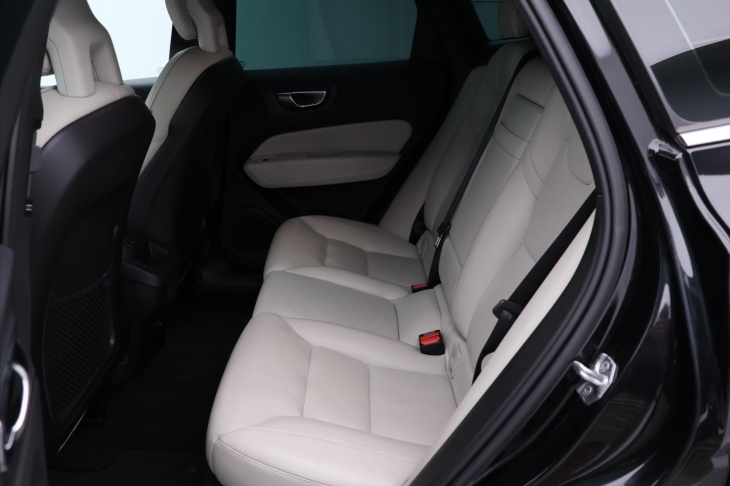 Volvo XC60 2.0 T5 Drive-E AWD Inscription CZ DPH