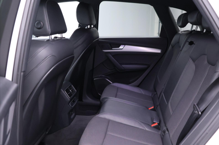 Audi Q5 2,0 TDI S-line 4x4 CZ