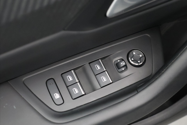 Peugeot 508 1.6 PureTech 133kW Allure CZ DPH