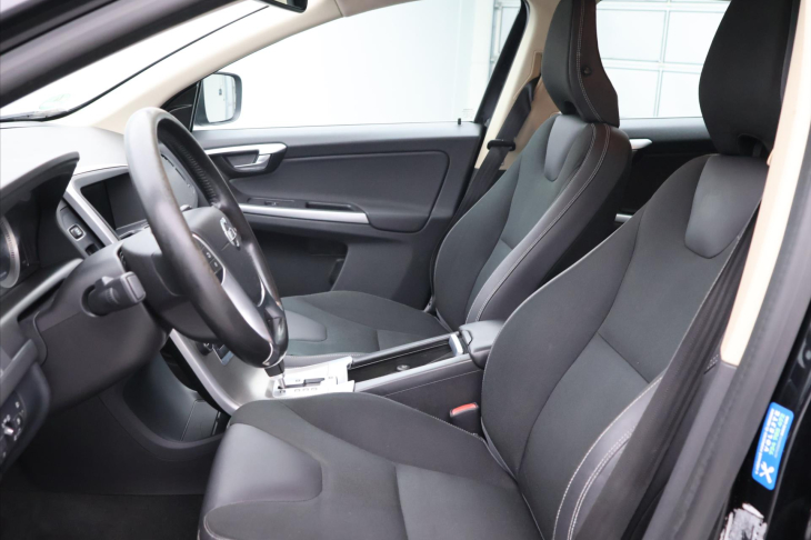 Volvo XC60 2,4 D3 120kW Momentum AWD AUT