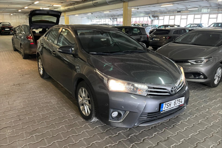 Toyota Corolla 1,6 VVT-i CVT CZ Ser.kniha
