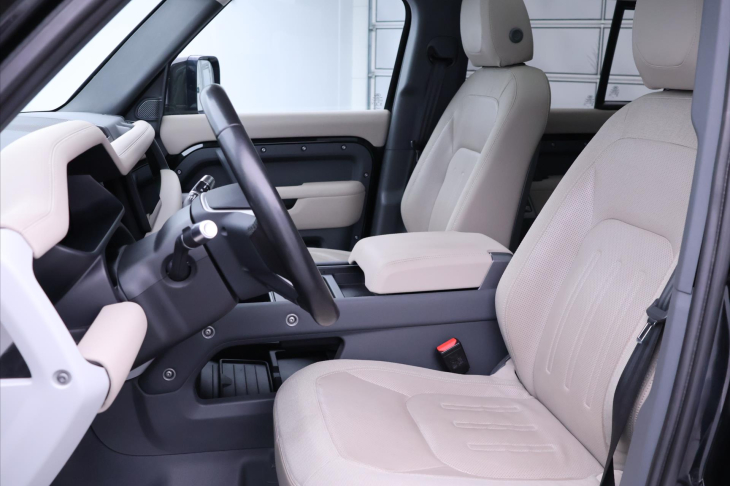 Land Rover Defender 2,0 D240 177kW Aut. AWD Tažné