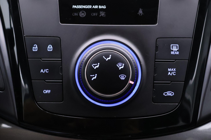 Hyundai i40 1,6 GDI Fifa edice Serv. kniha