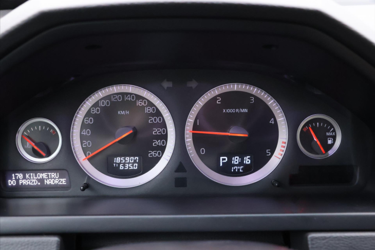 Volvo XC90 2,4 D5 147kW AWD Summum 7-Míst