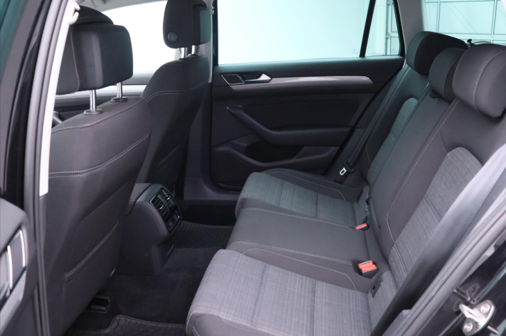 Volkswagen Passat 1,5 TSI 110kW DSG R-Line