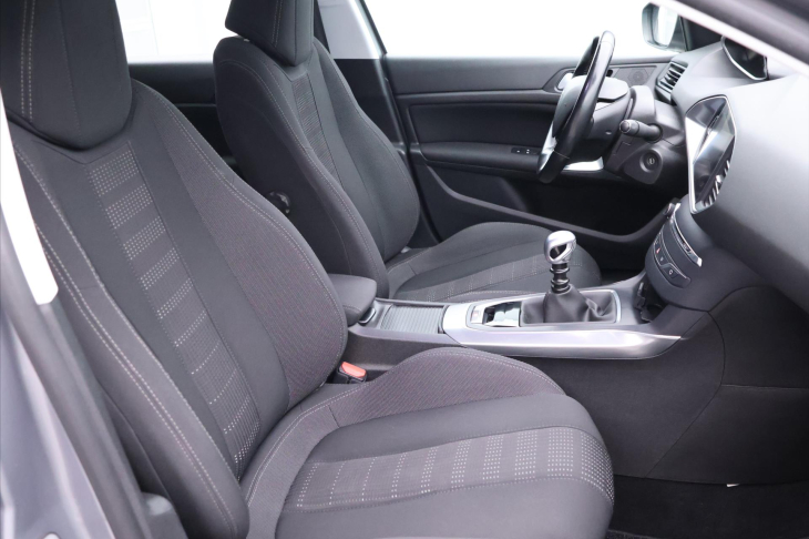 Peugeot 308 1,2 PT 96kW Allure LED Navi