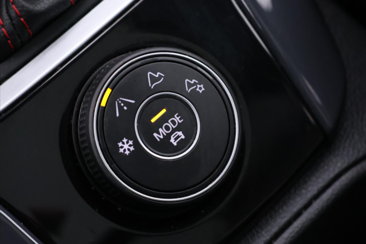 Volkswagen T-Roc 2,0 TSI 140kW DSG 4M Virtual