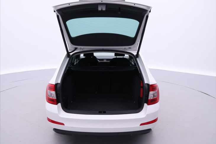 Škoda Octavia 1,6 TDI 77kW DSG Elegance CZ