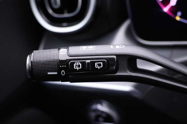 Mercedes-Benz Třídy C 1,5 200 150KW LED Navi