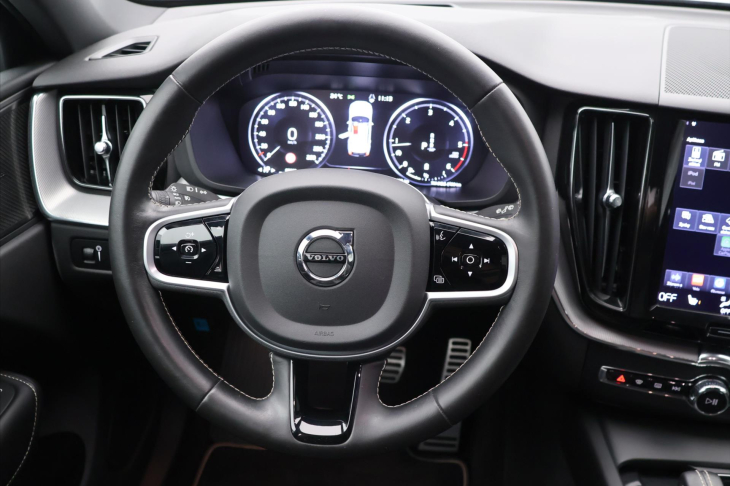 Volvo XC60 2.0 B4 145kW R-Design CZ Aut.