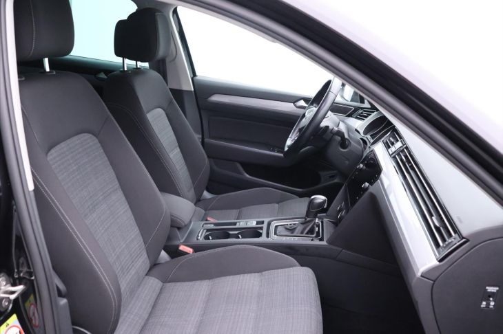 Volkswagen Passat 1,5 TSI 110kW DSG R-Line