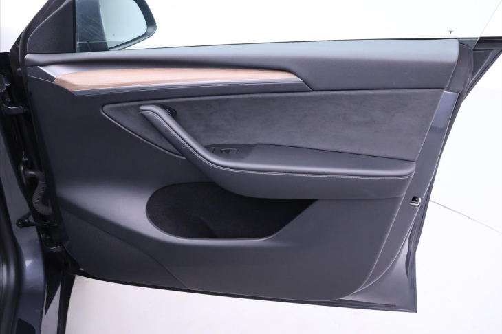 Tesla Model Y Long Range AWD 75kWh DPH