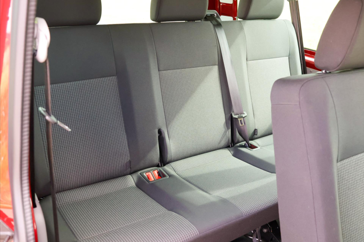 Volkswagen Transporter 2,0 TDI DSG DR 8-Míst Bulli