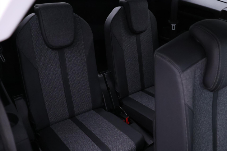 Peugeot 5008 1,2 PT 96kW CZ Allure 7-Míst
