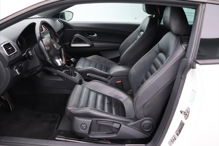 Volkswagen Scirocco 2,0 TSi 155 kW R-line bi-xenon
