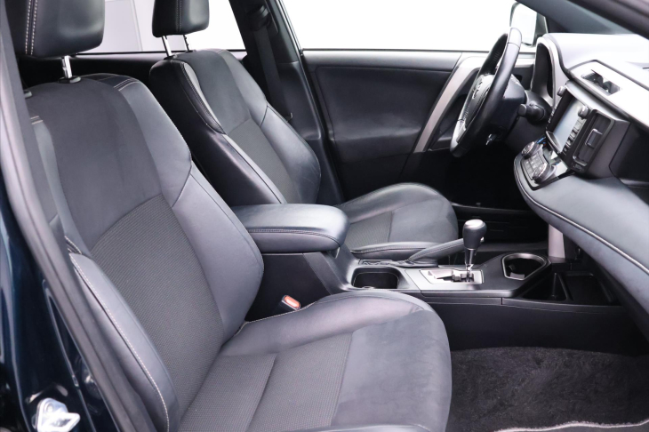 Toyota RAV4 2,5 Hybrid 114kW e-CVT 4WD CZ