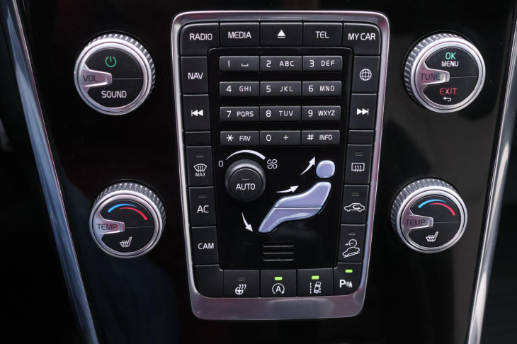 Volvo XC60 2,4 D4 140kW Aut. AWD Summum