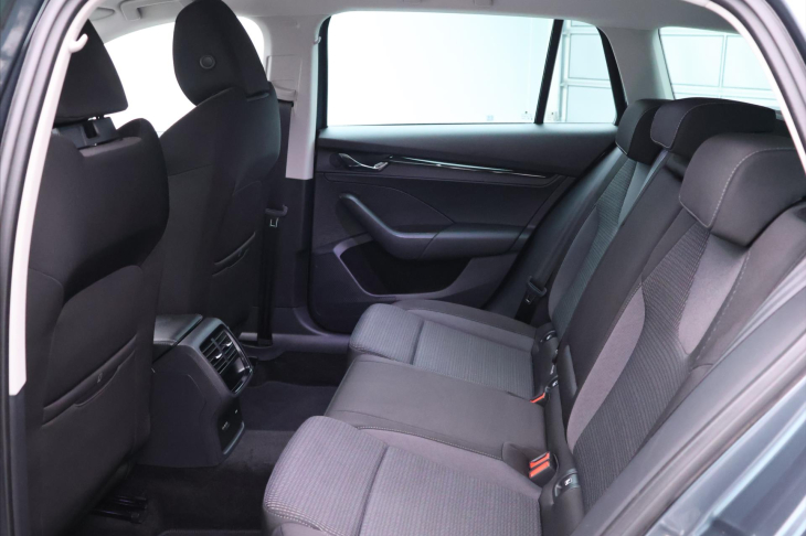 Škoda Octavia 1,0 TSI DSG Navi 1.Maj DPH