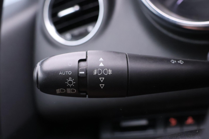 Peugeot 5008 2,0 HDI 110kW CZ Panorama