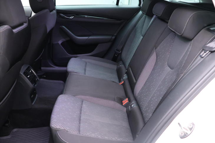 Škoda Octavia 2,0 TDI 110kW DSG Clever DPH