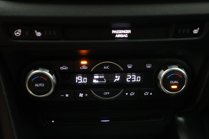 Mazda 3 2,0 G120 Automat Attraction