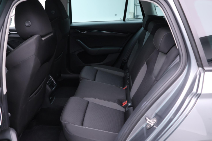 Škoda Octavia 2,0 TDI 110kW DSG Matrix DPH