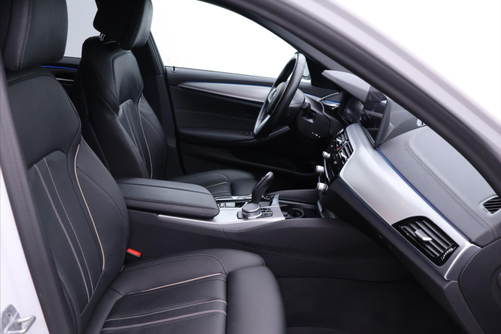 BMW Řada 5 2,0 530e xDrive 135kW CZ DPH