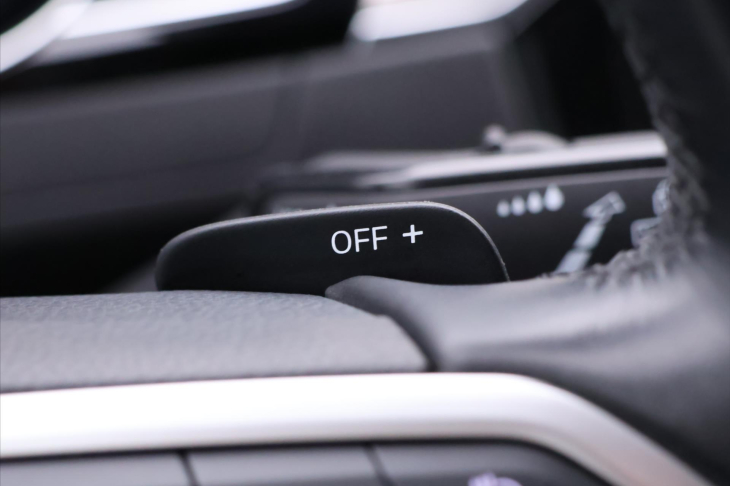 Volkswagen Passat 2,0 TDI 140kW R-Line DSG