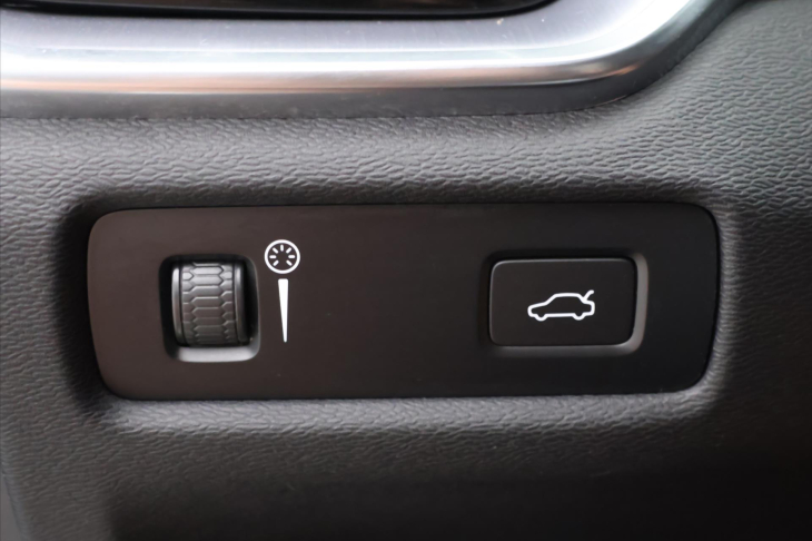 Volvo V60 2,0 B4 AWD Cross Country DPH