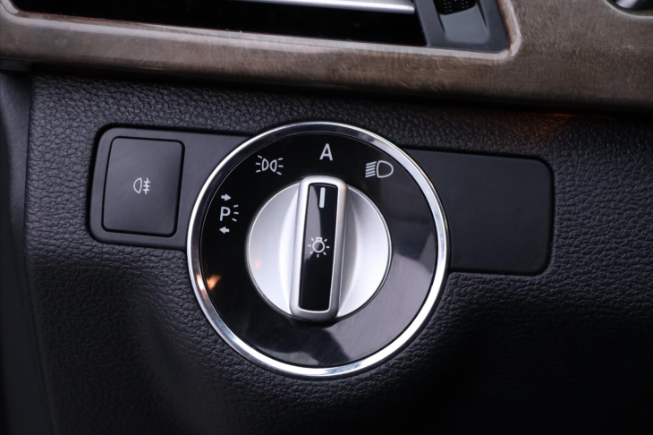 Mercedes-Benz Třídy E 3,5 350CGI 215kW CZ Elegance