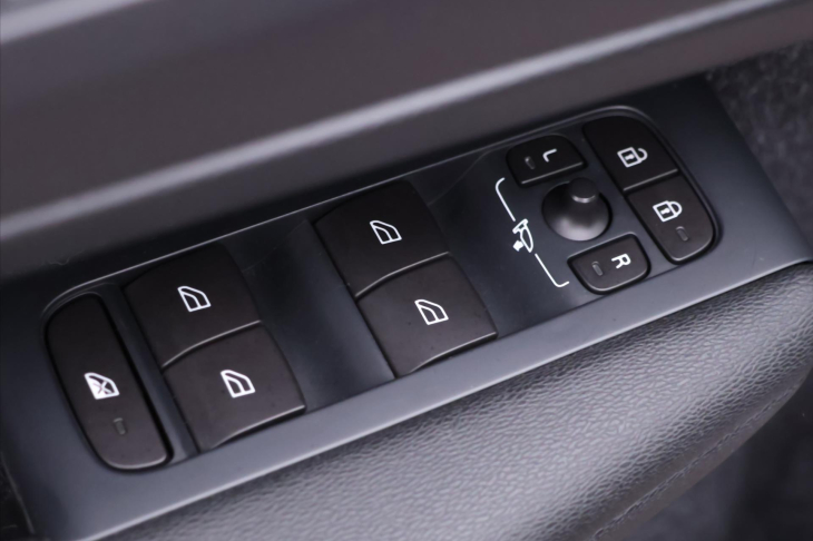 Volvo XC40 2,0 182KW R-DESIGN Kamera DPH