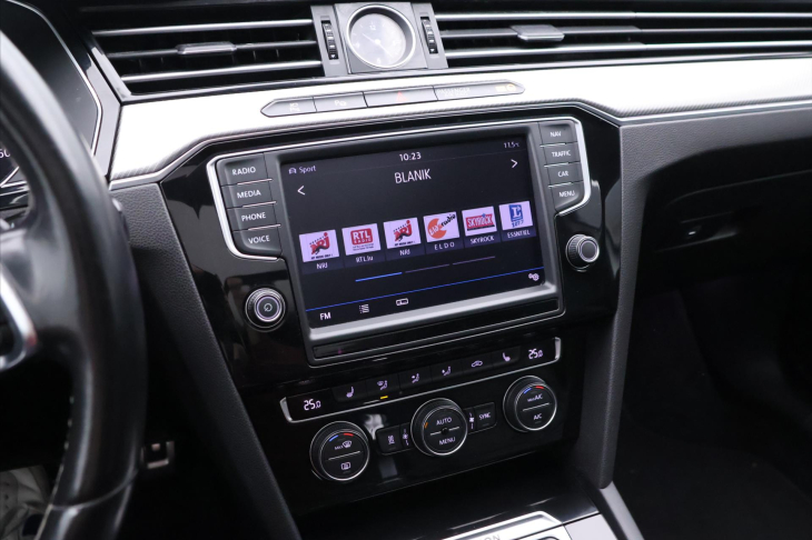 Volkswagen Passat 2,0 TSI 206kW R-line Highline